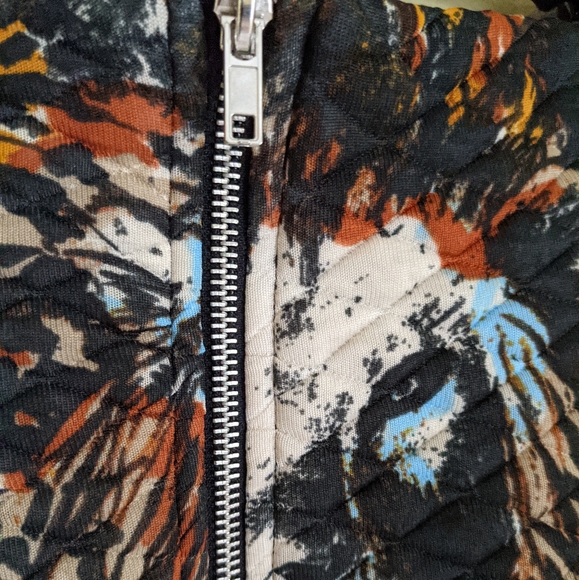 3/$15 🤑 H&M quilted skirt - Picture 3 of 5